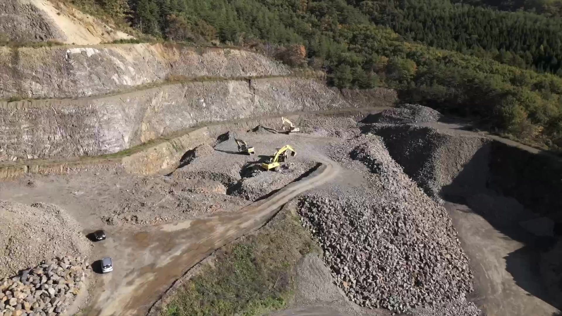 砕石場の空撮